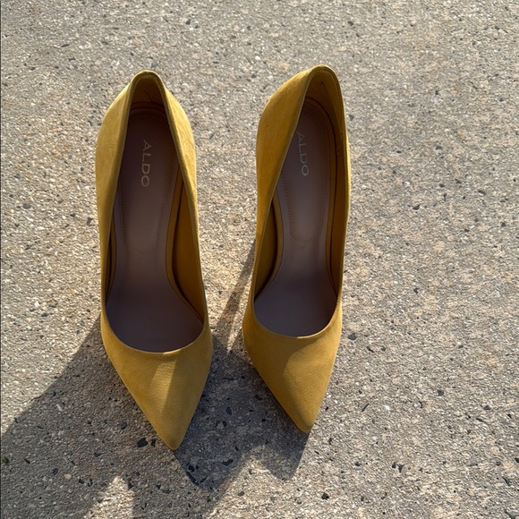 Elegant Yellow Stiletto Heels - Picture 8 of 10